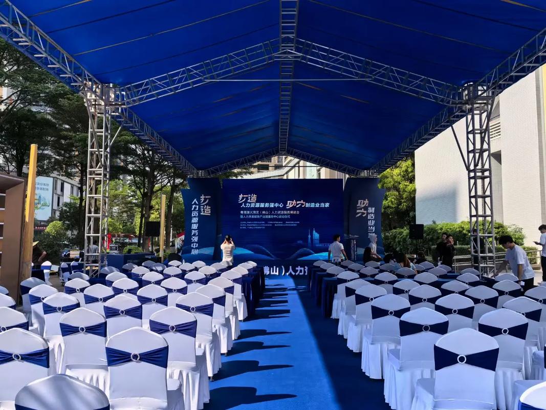 賦能展會(huì)新體驗(yàn) 藍(lán)色會(huì)議桌椅租賃，一站式專業(yè)會(huì)議展覽服務(wù)解決方案